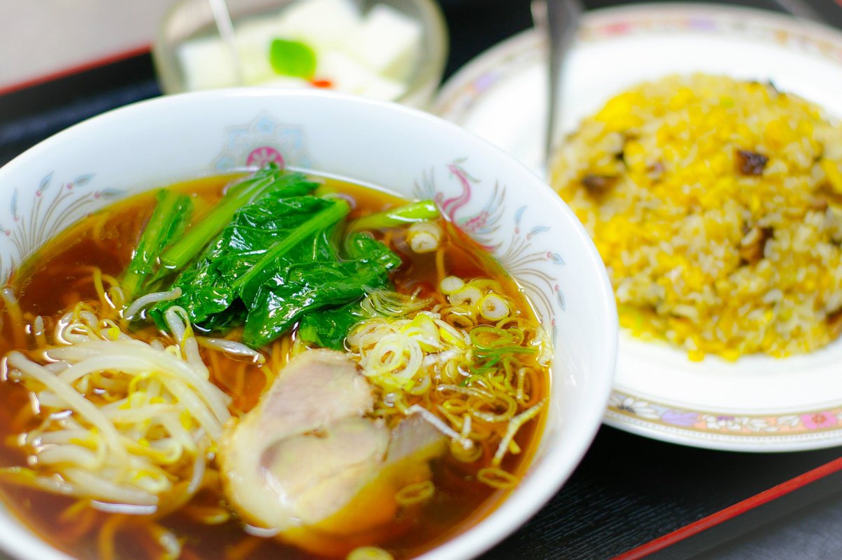 choukouen's tweet photo. 国産鶏スープと自家製チャーシューを使った炒飯とラーメンのセット¥891税別人気です。豆乳の杏仁豆腐付きです。自家製チャーシュー炒飯は第2回小平ご当地グルメコンテストでグランプリに選ばれました！ https://t.co/dn3ffIWf9p
