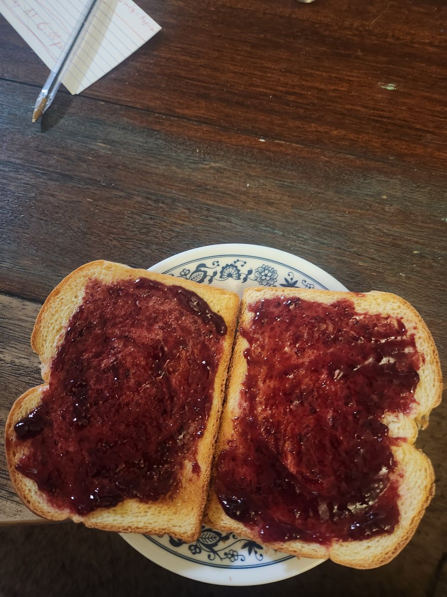 Sw33tness_Sammy's tweet photo. Toast mmm https://t.co/ctLSDPCWzb