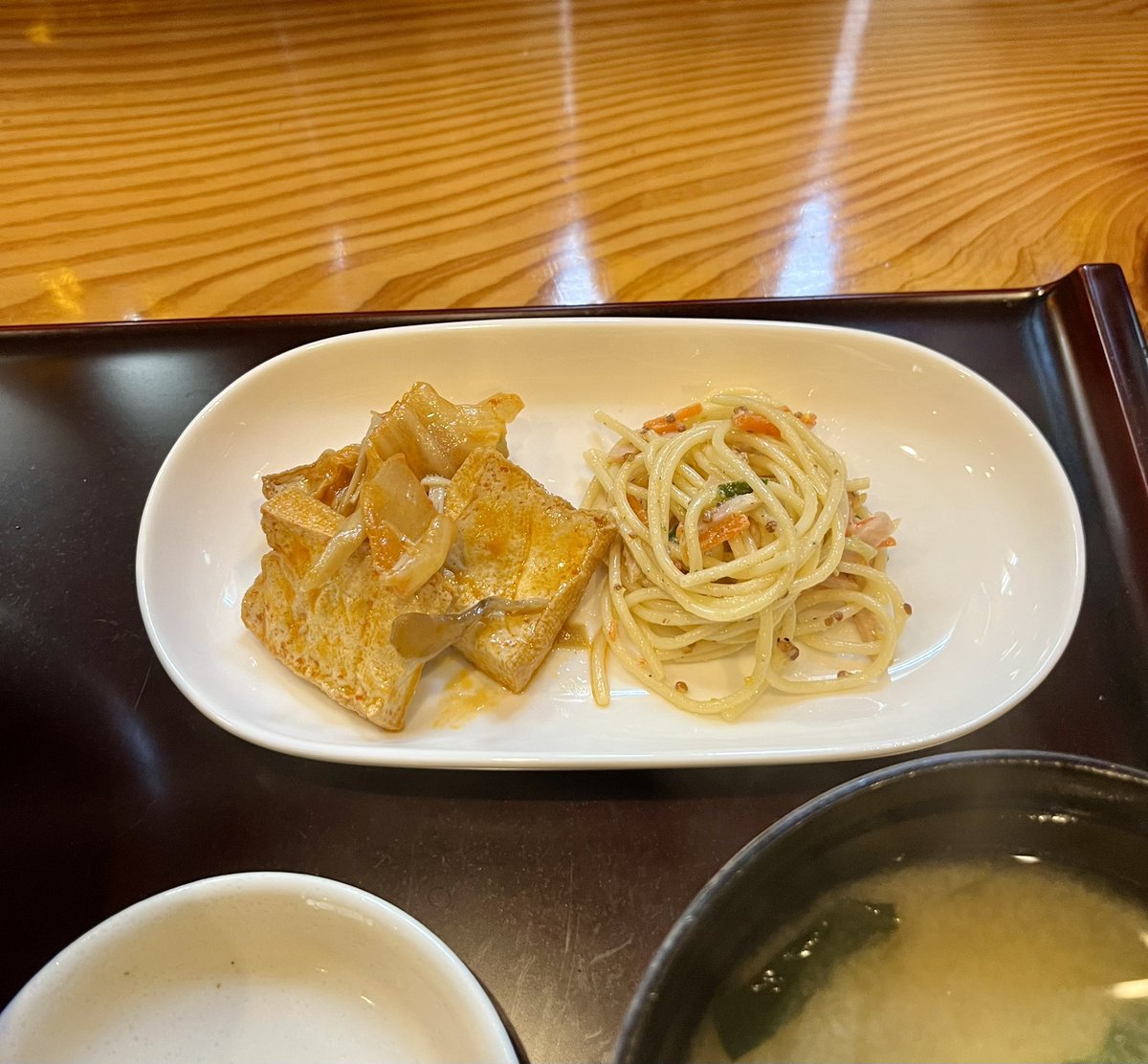 KenKen66422036's tweet photo. 今週のランチはタレカツ丼セットでございます。新潟のソウルフード？らしいです笑、豚ヒレのカツと特製甘辛醤油だれがご飯によく合います！
税込1,000円、ランチメニューは一品のみ！今週もよろしくお願いいたします🤲 https://t.co/hovzMlK8pc