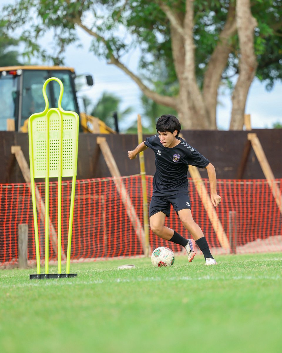 RacingTDP_Sub16's tweet photo. ¡Completamos nuestra primera sesión de la semana! 😈🫡

Semana de debutar en la Liga TDP Sub16 😎

#NuestroCorazónNuestroEscudo💜 https://t.co/yJcRqWmZdm