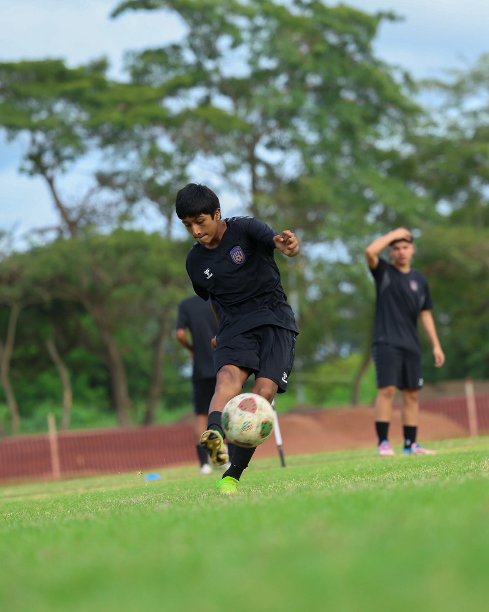 RacingTDP_Sub16's tweet photo. ¡Completamos nuestra primera sesión de la semana! 😈🫡

Semana de debutar en la Liga TDP Sub16 😎

#NuestroCorazónNuestroEscudo💜 https://t.co/yJcRqWmZdm