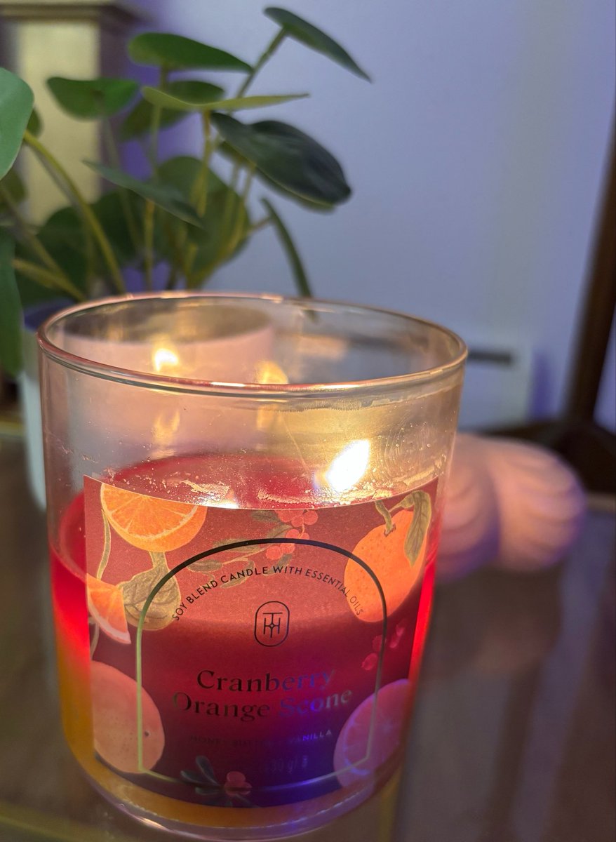 babeitsbonnie's tweet photo. What kind of candles should I buy for my place? I want something cozy for winter https://t.co/UffQWqB2Nh