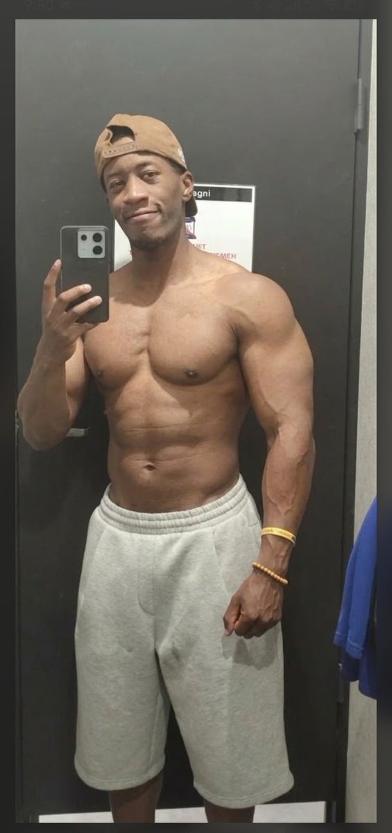 Gabugabu26's tweet photo. Pecs feel small https://t.co/MjyTGdYr21