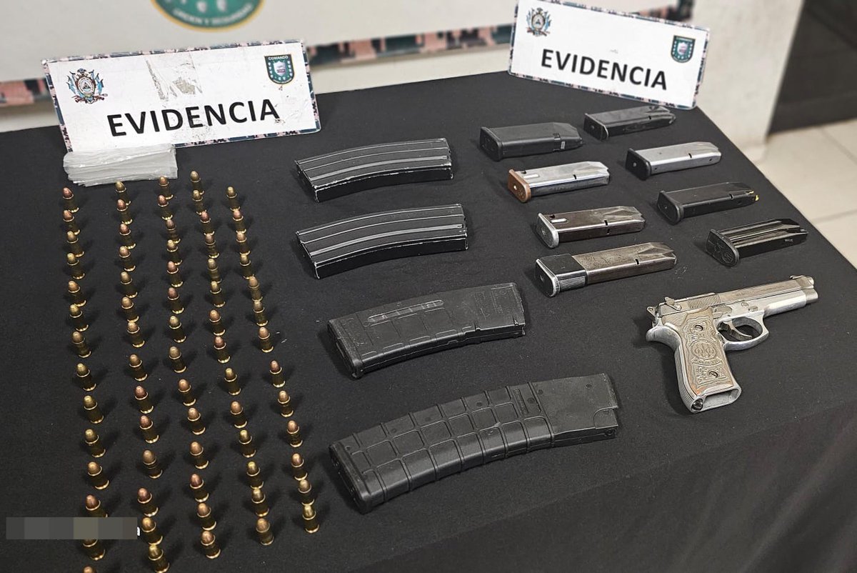 PMOPHN's tweet photo. #EscudoDeHonduras | PMOP detiene a presunto integrante de la estructura terrorista MS-13 con arma y municiones.

Las @FFAAHN a través del #3BPMOP, detuvieron en barrio Medina, San Pedro Sula, a alias “El Gordo”, presunto integrante de la MS-13. Durante la operación se decomisó una pistola, 10 cargadores, 327 cartuchos de diferentes calibres y un teléfono celular.

El detenido será remitido a la Fiscalía de Turno para continuar el proceso legal correspondiente.

#PMOPHN #FFAAHN #OperacionesPMOP