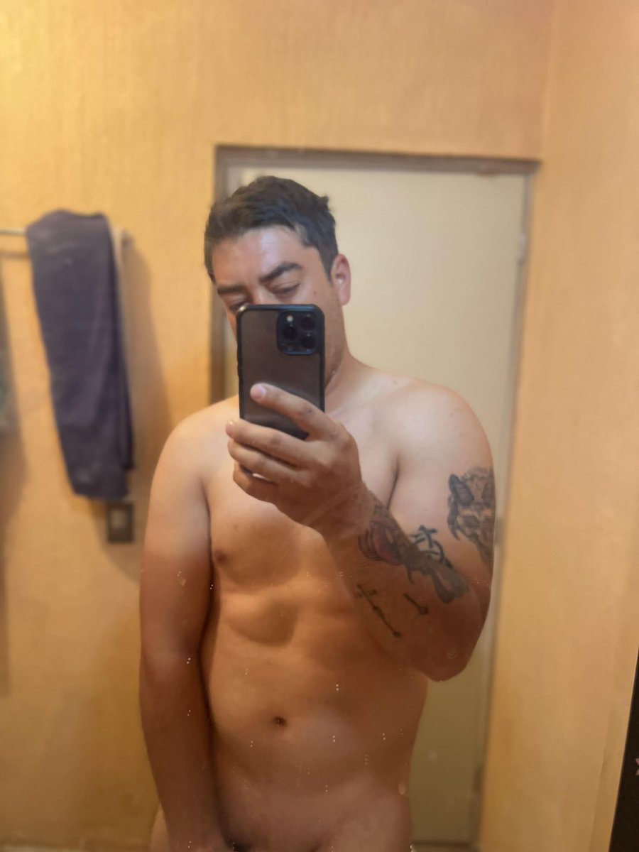 nodacock's tweet photo. De lo gorda que es mi polla,no cabra en tu boca. https://t.co/kPW1hayyRV