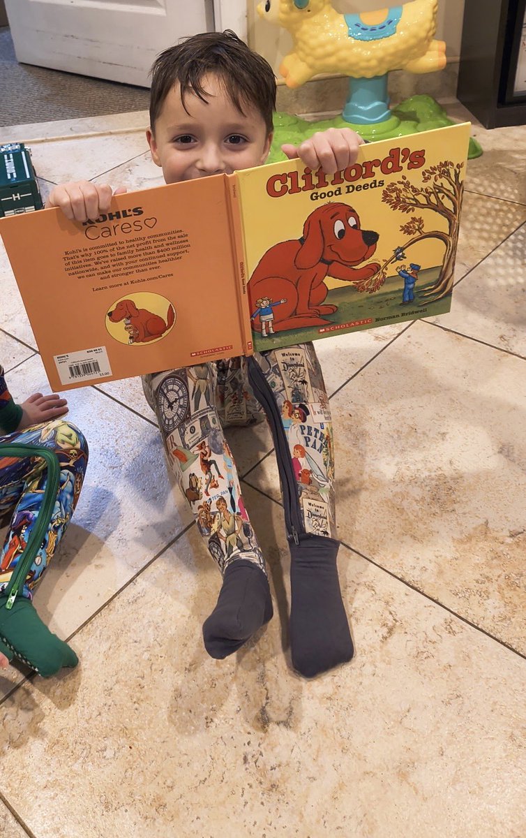 D31BeeHiveSI's tweet photo. Bedtime stories are the best stories! 🌙💤
#neverstopreadingchallenge⭐️⭐️ #bedtimestories📚 #d31istheplaceto🐝  @djacobsen920 @AP_JelaniMiller @DocPalton @CSD31SI @NYCSchools https://t.co/OgIb2TySL8