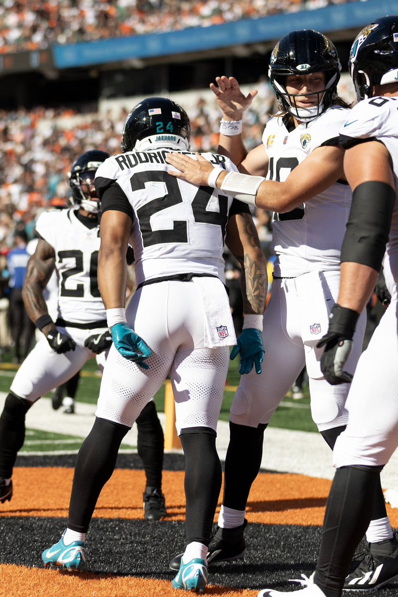 trevorlawrence's tweet photo. Victory MonDey.

@Jaguars W https://t.co/j2vbHdLSBP