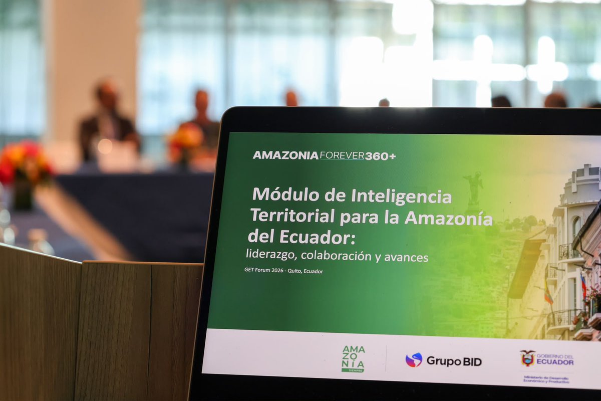 BancoCentral_Ec's tweet photo. 📍Quito

🏦 El Presidente de la Junta de Política y Regulación Financiera y Monetaria (JPRFM), Gustavo Camacho Dávila y autoridades del Banco Central del Ecuador participaron en el encuentro "Módulo de Inteligencia Territorial para la Amazonía de Ecuador", organizado por el Ministerio de Desarrollo Económico y Productivo y el Grupo BID, en el marco del GET Forum 2026.

✅ La iniciativa busca integrar información social y económica de distintas fuentes, incluidas las estadísticas generadas por el Banco Central del Ecuador (BCE), para fortalecer el análisis de las dinámicas de la Amazonía y aportar a una toma de decisiones basada en evidencia.

📊 Contar con información confiable, integrada y con enfoque territorial permite identificar brechas, orientar políticas públicas y generar mejores condiciones para el desarrollo de la región amazónica.