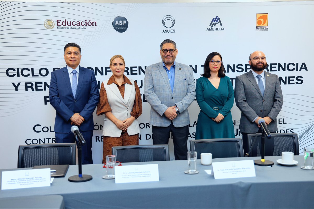 UAGro_MX's tweet photo. 🔎🦅 La Rectora de la UAGro, Dra. Leticia Jiménez Zamora, participó en el Ciclo de Conferencias de ANUIES sobre transparencia y rendición de cuentas en las instituciones de educación superior.

#UAGro #Transparencia #RendiciónDeCuentas https://t.co/IXKkjVXoMG