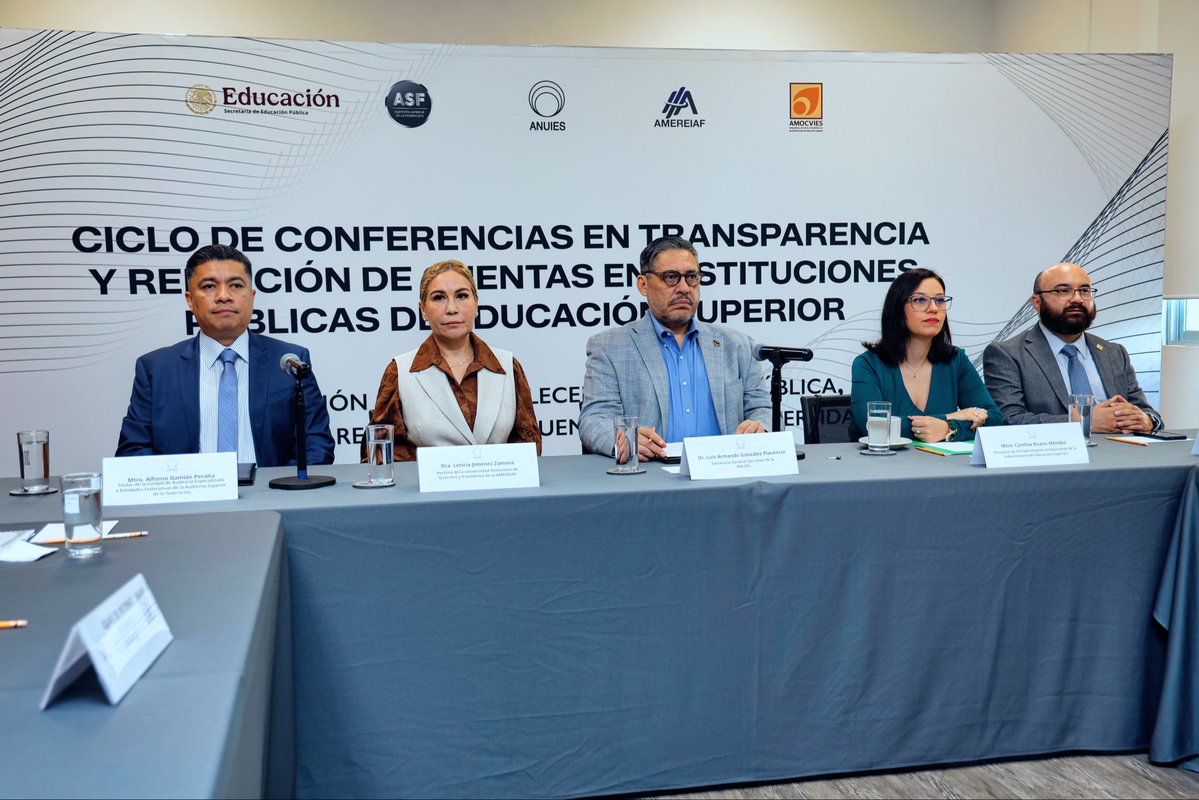 UAGro_MX's tweet photo. 🔎🦅 La Rectora de la UAGro, Dra. Leticia Jiménez Zamora, participó en el Ciclo de Conferencias de ANUIES sobre transparencia y rendición de cuentas en las instituciones de educación superior.

#UAGro #Transparencia #RendiciónDeCuentas https://t.co/IXKkjVXoMG