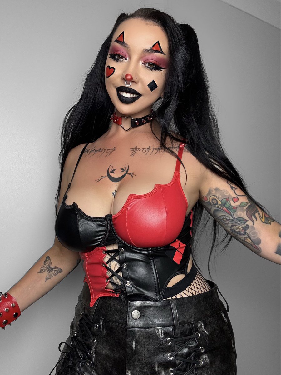vampiiekat's tweet photo. It’s the best time of year!
#halloween #clown #harleyquinn https://t.co/FCjCIe5d9x