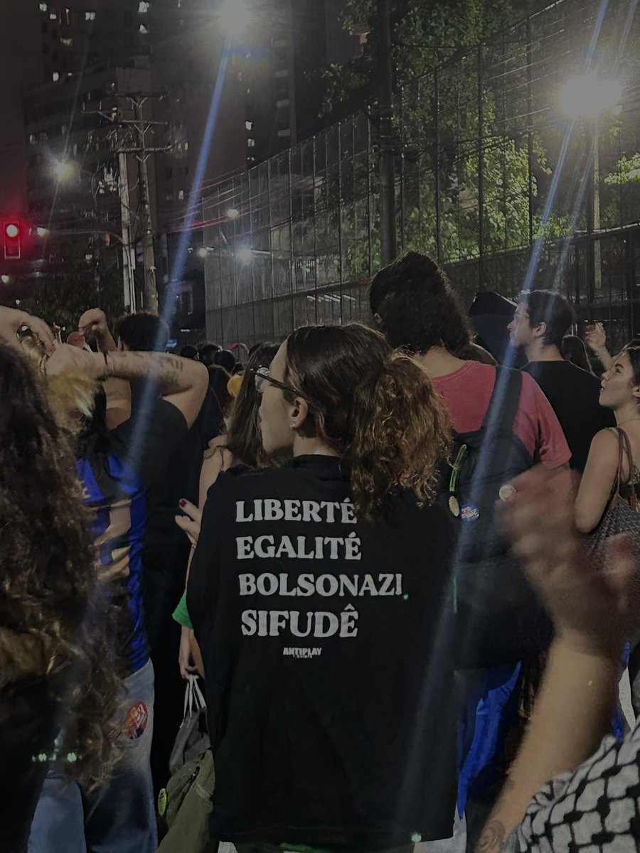 thiagozn1__'s tweet photo. Manifestão antifascista, Niterói - Rj 📍 https://t.co/6rQ49ksNUW