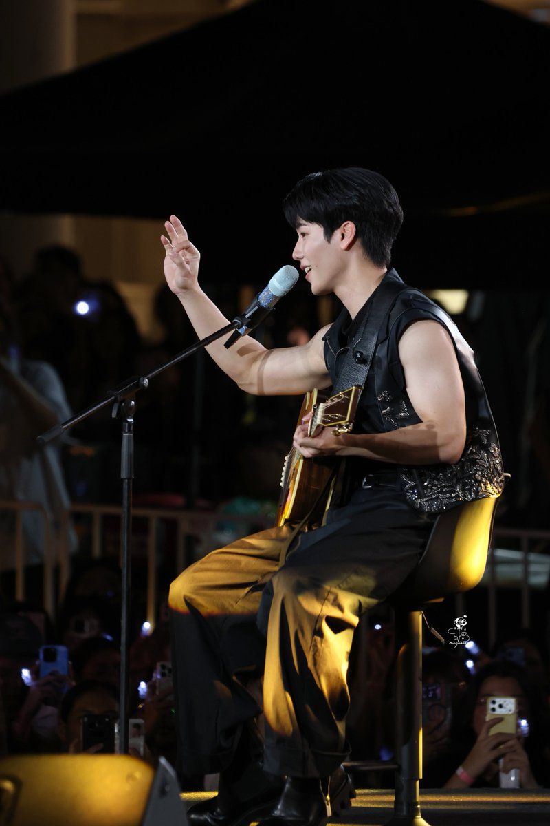 Miemieoz's tweet photo. ข้ามีหัวใจ ส่งให้ไป เมื่อไรได้รับ
ได้ยินยังครับ ที่รัก ได้ยินหรือป่าว..? - 05102026
[ https://t.co/3XixC5QcTa ]

#warwanarat #วอร์วนรัตน์ ; @warwanarat 

PIL FAN INTIMACY
#PoliceinLoveFanEXP
#centralwOrld https://t.co/Giwn0OyyXc