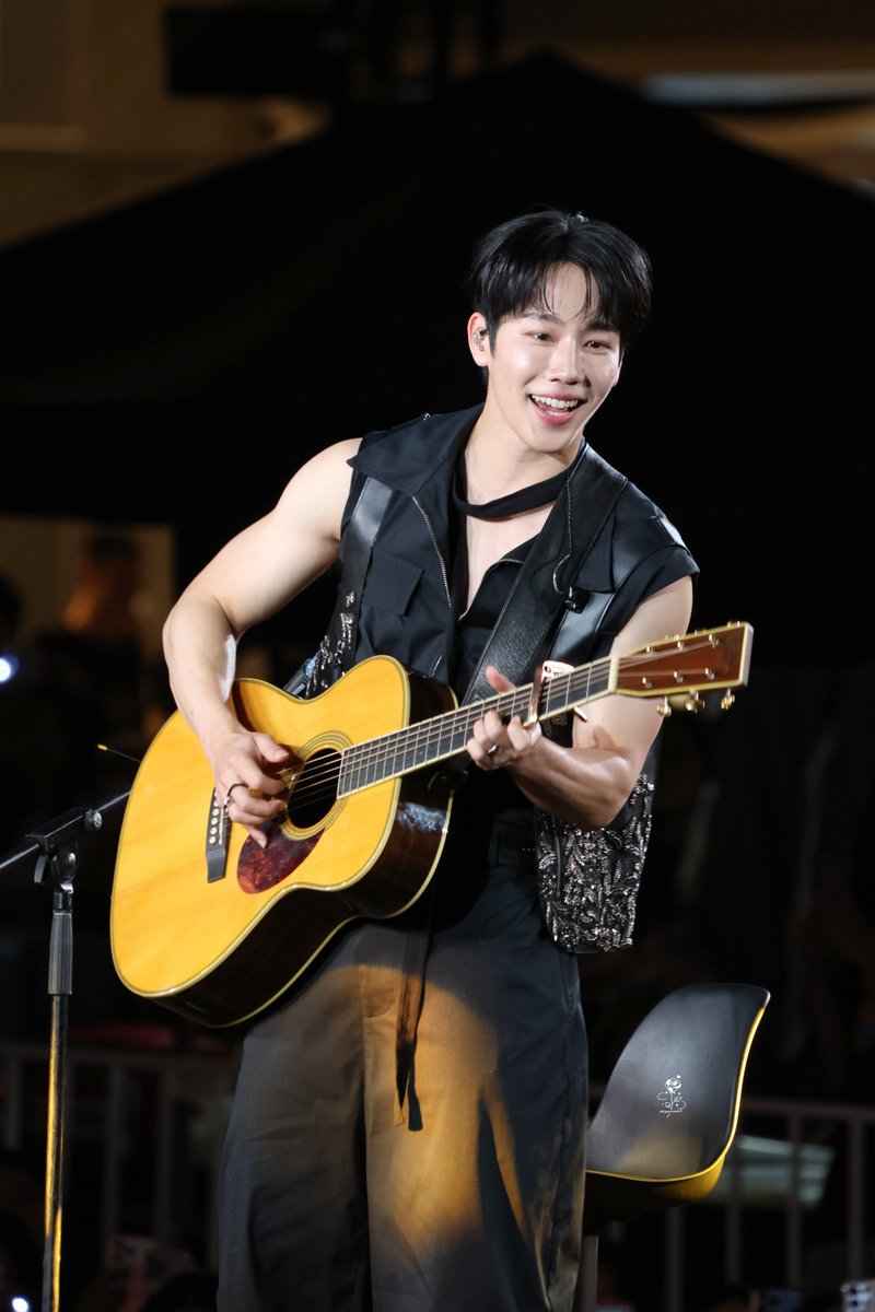 Miemieoz's tweet photo. ข้ามีหัวใจ ส่งให้ไป เมื่อไรได้รับ
ได้ยินยังครับ ที่รัก ได้ยินหรือป่าว..? - 05102026
[ https://t.co/3XixC5QcTa ]

#warwanarat #วอร์วนรัตน์ ; @warwanarat 

PIL FAN INTIMACY
#PoliceinLoveFanEXP
#centralwOrld https://t.co/Giwn0OyyXc