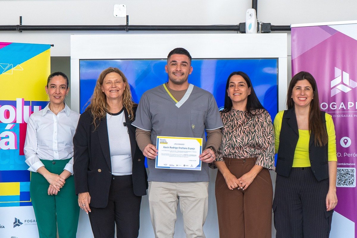riojavip_'s tweet photo. MÁS DE 60 PROFESIONALES RIOJANOS COMPLETARON SU CAPACITACIÓN Y AVANZAN HACIA EL FINANCIAMIENTO CON REVOLUCIONÁ

@GabyPedrali https://t.co/uoS3Sf0kRp