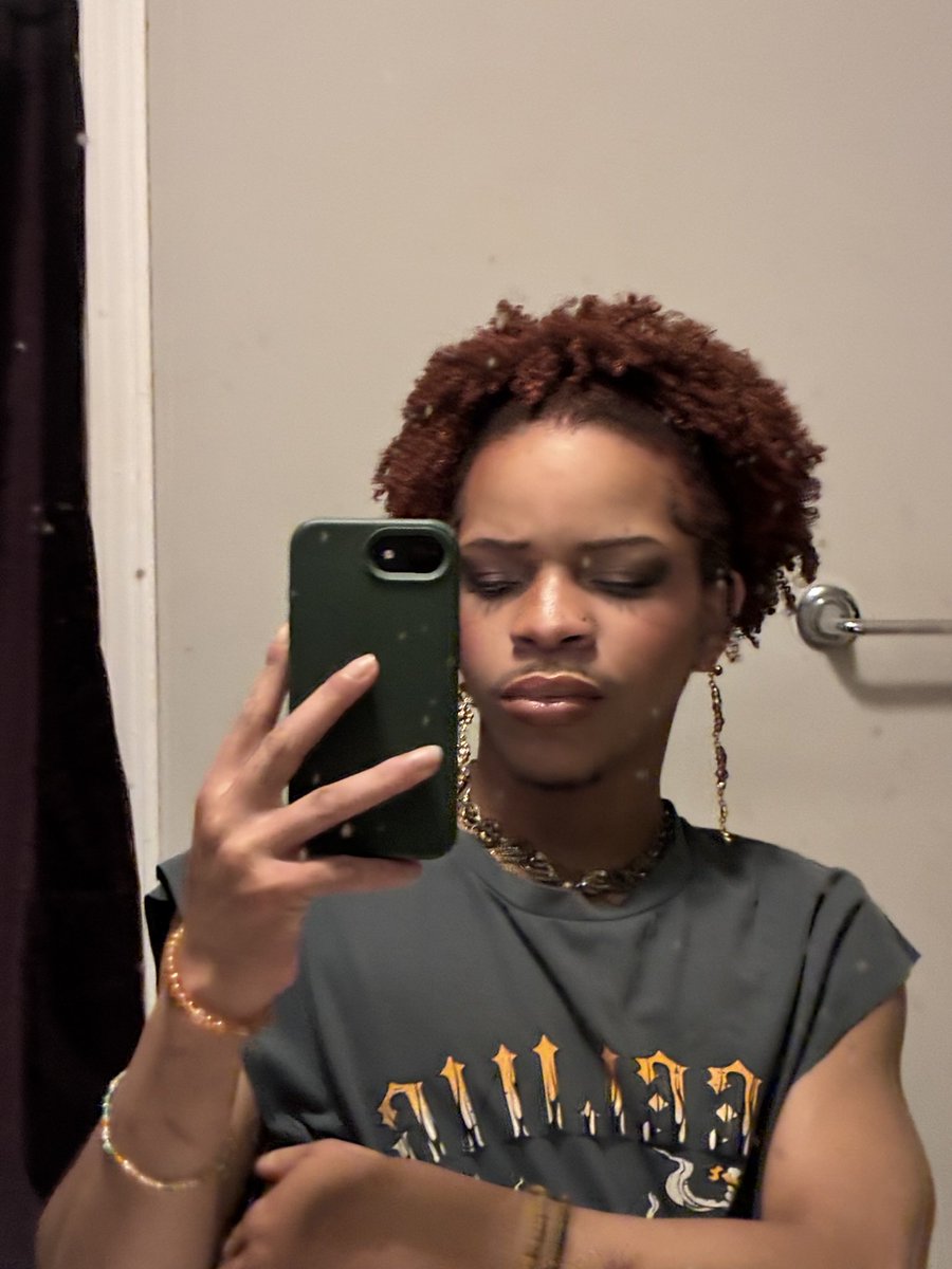 p1neapple_head's tweet photo. this is for the boys who like makeup #fyp #femboy #mlm #gay https://t.co/lkwSozUPLt