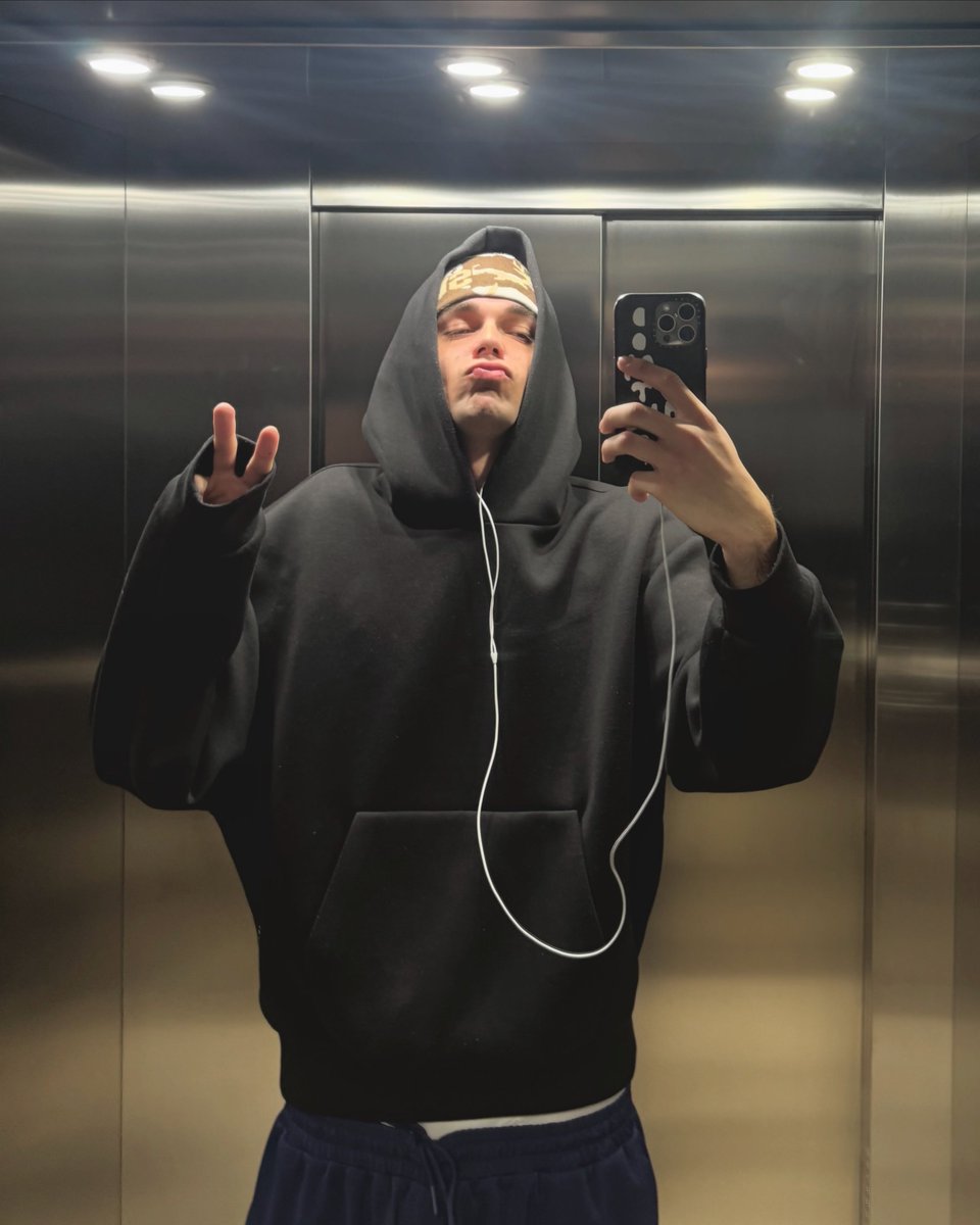 nilskuepics's tweet photo. 261006 nilskue instagram update
🔗 https://t.co/r8DjRJVe6U
#nils #nilskue #NilsKuesel https://t.co/xZKCAGD0Gs