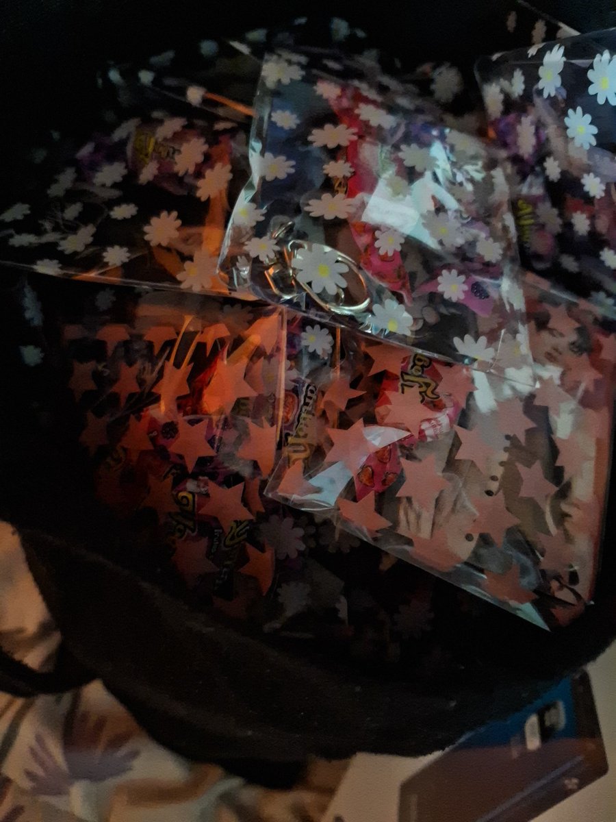 siniPbee's tweet photo. freebies listos listos https://t.co/u1siHcapro