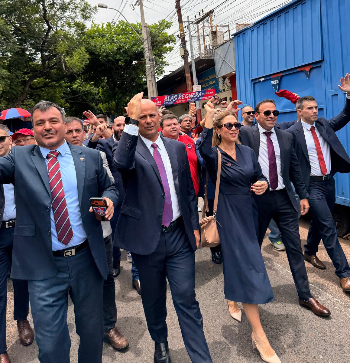 BrunoPont's tweet photo. En exclusiva | Lucho Ortega, Vicepresidente del club #CerroPorteño:

"No podemos decirle 'te vas hoy', todos tienen contratos.

"Te prometo, nosotros nos vamos a reunir mañana con el cuerpo técnico y vamos a decir 'este tipo no nos sirve', nos están fundiendo como club"

@rockandpop955
@nanduti
#LaGranJugada