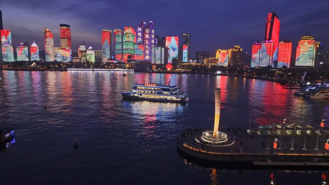 lmtesla's tweet photo. 国庆假期，青岛市市南区各大景区景点、文博场馆、商圈街区人潮涌动、热闹非凡，一场场文旅惠民活动轮番登场，把“诗与远方”装点得烟火气十足。 https://t.co/ftcQmsacDU