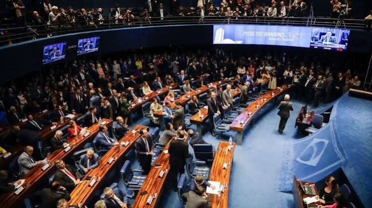 ElNacionalWeb's tweet photo. El avance del Partido Liberal en las legislativas de Brasil otorgó a la derecha una posición de mayor fuerza en el Congreso, reconfigurando el mapa político de cara al balotaje presidencial del 25 de octubre.  🗳🇧🇷   

La expansión de la bancada bolsonarista en el Senado plantea un nuevo equilibrio de poderes que exigirá mayores acuerdos institucionales al próximo gobierno. 🏛 

🔗 Lee más en https://t.co/qYHsMsARdm