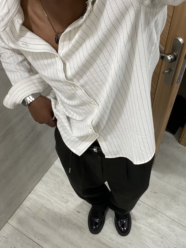 TheAmakusa's tweet photo. I have a photoshoot later..I feel very fancy in this outfit. https://t.co/QASZ1bv4vR