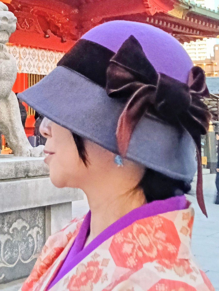 yukiko0079's tweet photo. 神田明神。
母の着物に @bara_hime さんの帽子を合わせて、秋っぽくしてみた。
コーデ写真は、可愛い姪っ子が撮影してくれた💕
母の着物を纏うと、一緒にお出掛けできてる気がして嬉しい。たくさん遺していった着物、たくさん着ようと改めて思った次第。 https://t.co/xjwk9hfxfa