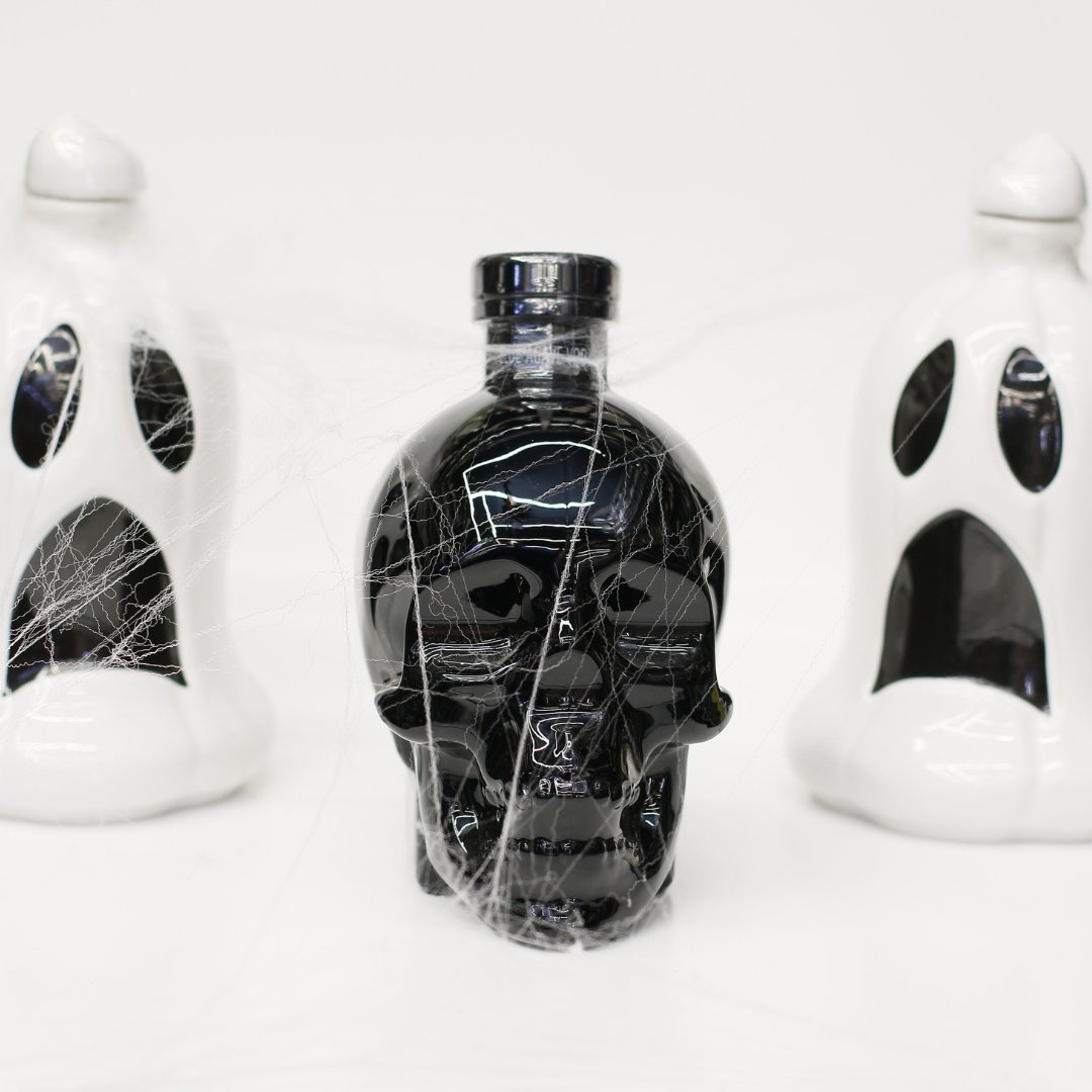 GoldenHillMark's tweet photo. Things are getting a little spooky at Golden Hill Market. 👻💀 Crystal Head Vodka brings the skull, while Gran Agave Reposado Tequila brings the smooth, bold flavor for your Halloween lineup. 🎃🥃

📍2044 Market St, San Diego, CA 92102

#GoldenHillMarket #SpookySeason #SanDiego https://t.co/JW3WXL1aE7