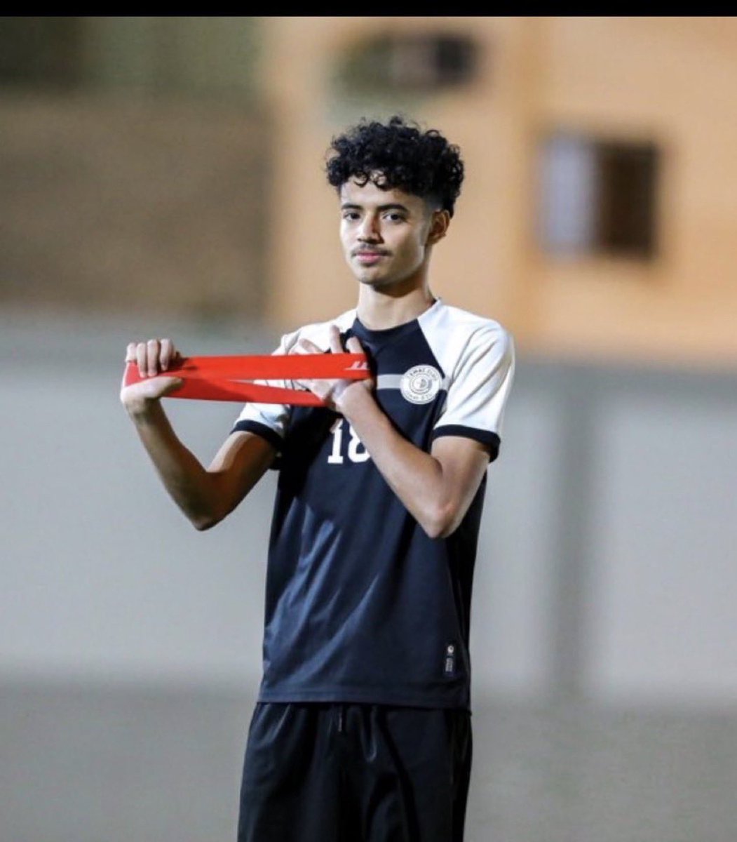 sevromweh's tweet photo. لا تنسون عبدالعزيز الشهري لاعب ضمك من دعواتكم ، اللاعب تعرض لحادث مروري و يرقد بالمستشفى الان و يحتاج دعواتكم 

اسال الله العظيم رب العرش الكريم ان يشفيه . https://t.co/2imWznZBHS