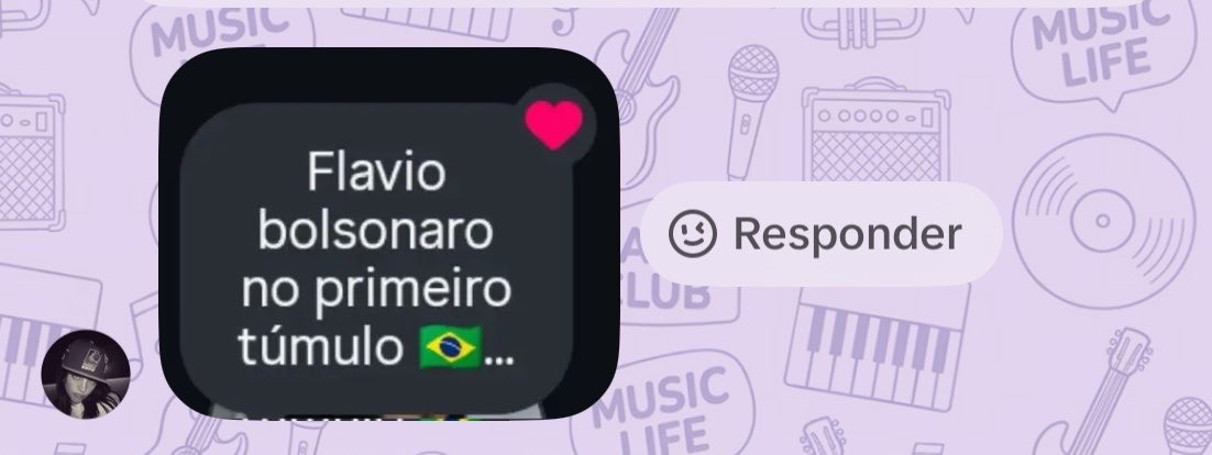 thejoalmd's tweet photo. a figurinha que minha irma me manda to curada!! https://t.co/rqNINSolO9