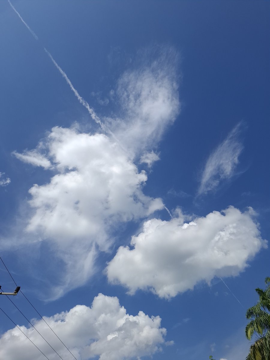 cipyounk's tweet photo. @qxhqc dulu langit nya secantik ini, tapi sekarang nggak lagi🥲 https://t.co/ApybfjQsNj
