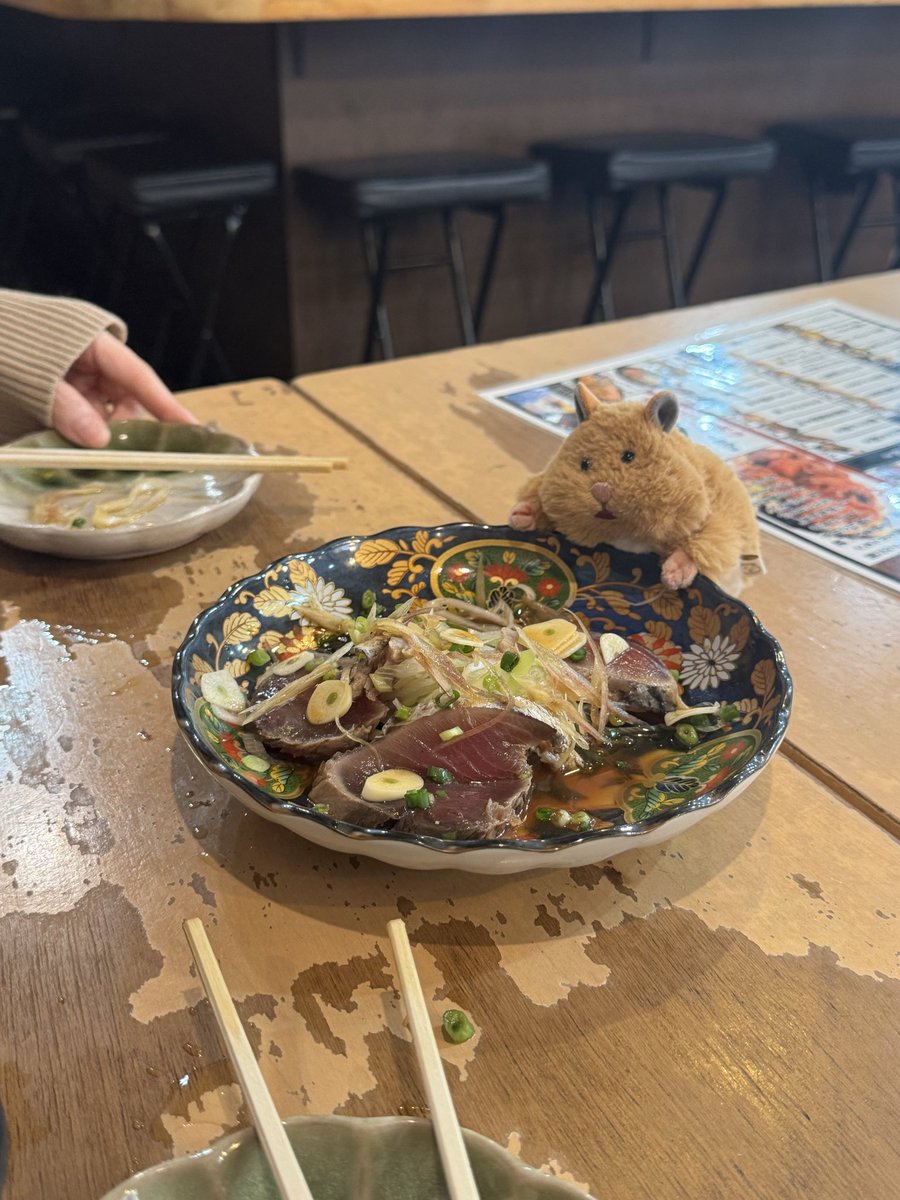 _2525_neko's tweet photo. 赤羽で昼から飲みに行くのにはむにぎり🐹持って行ったら、案の定一緒に帰れなかったＷＷＷＷＷＷＷ https://t.co/0o4TrEpdSJ