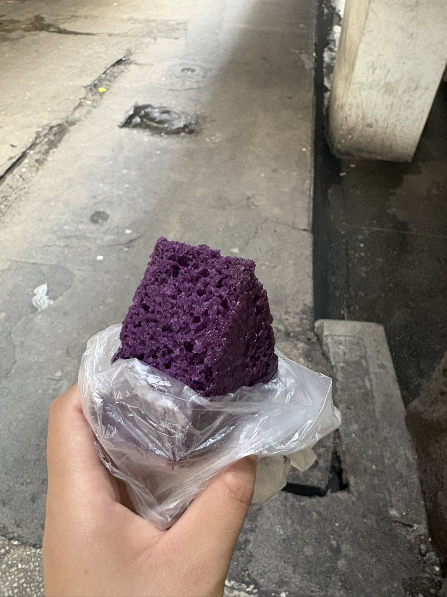 mayuyotabi's tweet photo. ラスト朝飯🇵🇭チーズパンはオーブンから出したてでほかほかうまうまやったしウベのケーキは甘すぎず美味しかった🤤 https://t.co/n0WeHKlx1y