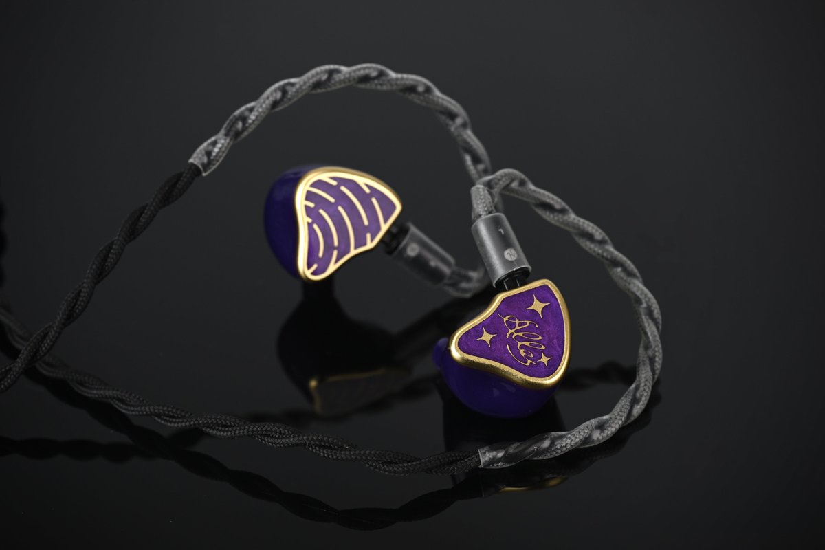 AudioStarry's tweet photo. 「Alles」はドイツ語で「すべて、あらゆるもの」を意味します、途方もない時間の積み重ねと技術の洗練を経て、ついに「Alles」がそのヴェールを脱ぐ時を迎えました

*現在、「Alles」は受注生産を採用しております*

詳細:
https://t.co/RWHy3g001C https://t.co/YOvHVrZblC
