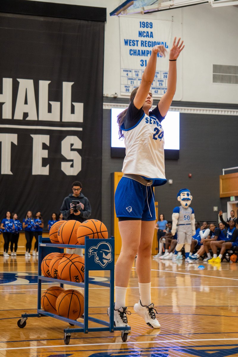 SHUWBB's tweet photo. Moments from homecoming 📸💙

#SHU #HALLin #setonhall #wbb https://t.co/gKRqlNFB1I