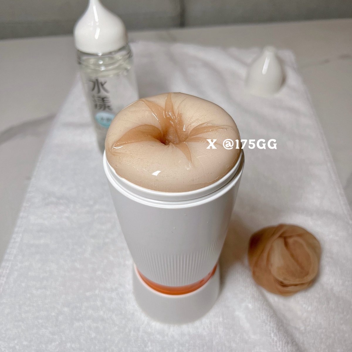 175GG_'s tweet photo. 穿了三天的短丝袜，我先用完再给老公用，除了酸臭味，还有点海鲜味。我感觉一般人接受不了这种味道👅他竟然把我用过的短丝袜套在飞机杯上，闻着另一只短丝袜自嗨飞机杯……你们能接受这样吗？ https://t.co/PS2KKSBbv4