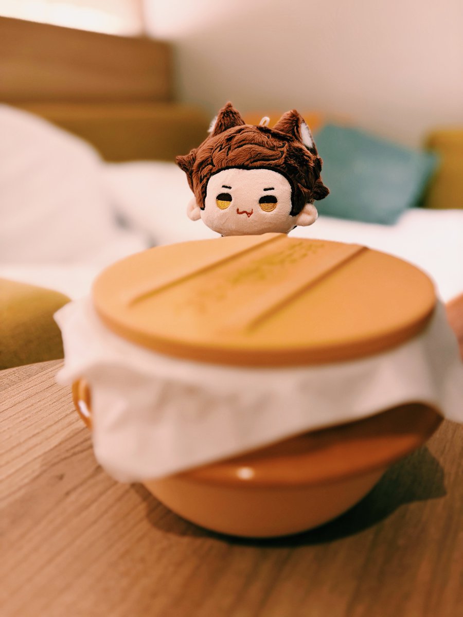 yunie_skye's tweet photo. Day 2: Cooking. I got the food, but where’s my chocolate milk?
#Valktober #ValkolsLoved #BringValkoBack https://t.co/bbIz6oV2n8
