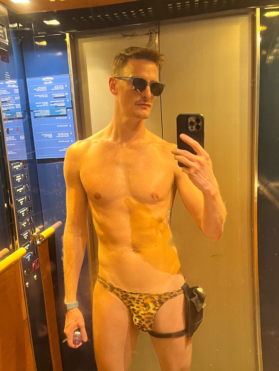 LukeRomanX's tweet photo. First cruise was a wild slutcation @FeelTheRU5H https://t.co/3ZQA9NYJ2j