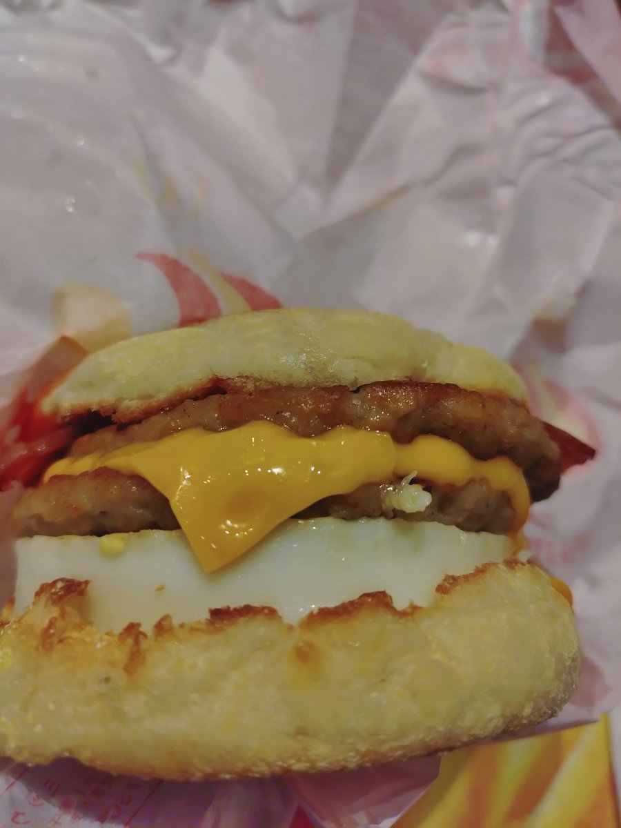 kurark_d3's tweet photo. 朝マックで英気とカロリーを摂るなど https://t.co/bKvRKPSuVD