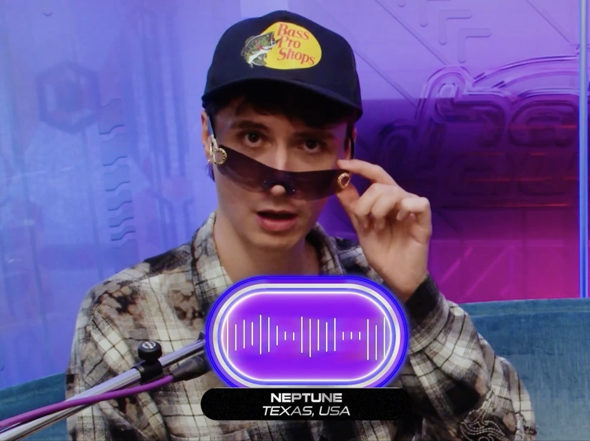 sonoflesbians's tweet photo. Bless the phanny that gave Dan these sunglasses like that’s the pheople’s divatron 4000 right there https://t.co/o7RszSuWaw