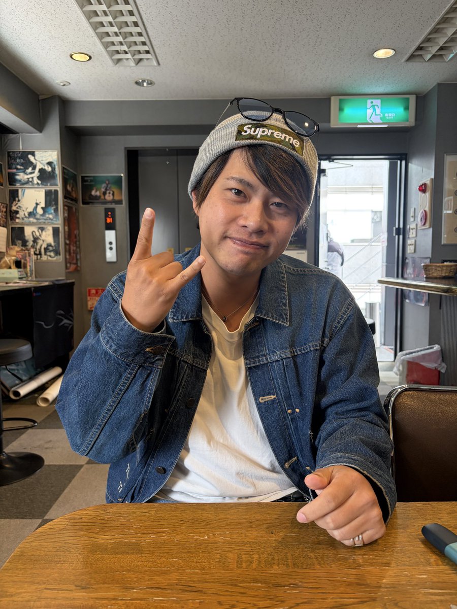 motorcycleSCS's tweet photo. Shinichiroチャンネル
しんいちろうさんご来店✨
SCSも参加させて頂くアポロ祭、当日の確認や打ち合わせも終えて本題の？wプライベートのネタ動画も撮影〜ww
また後日お知らせしますのでお楽しみに♪ https://t.co/j8w83fJdrT