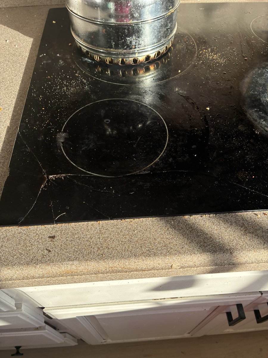 soonillbehappy1's tweet photo. My brothers gf put the seasoning in the cabinet high up so I just jumped up on the counter and when I was getting down my butt GENTLY sat on the glass stove and I fucking cracked it!!! Please don’t mind the mess I was seasoning like a BITCH but anyway https://t.co/mimrImRjHm