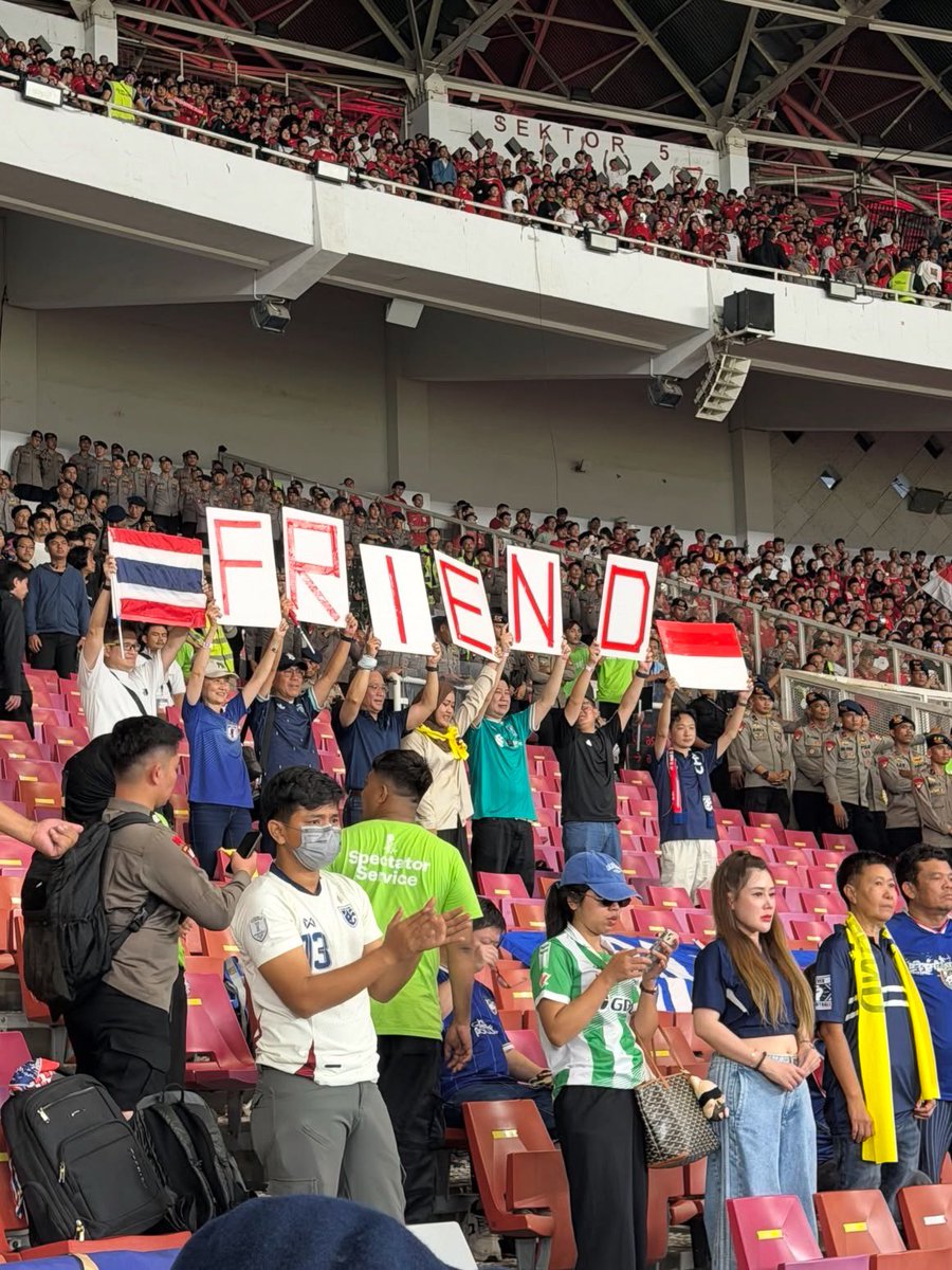 sosmedkeras's tweet photo. Thank you Thai fans for the sportsmanships! Good game Thai👏🏼👏🏼 https://t.co/daHHHrcCiB