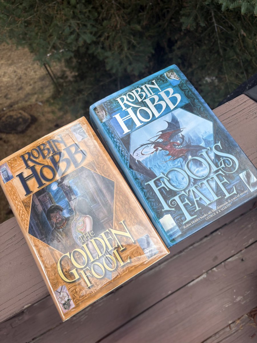 mexiweeb's tweet photo. obsessed with UK covers 😍🥰 #TawnyMantrilogy #Fitz https://t.co/ddzgJNoGRP