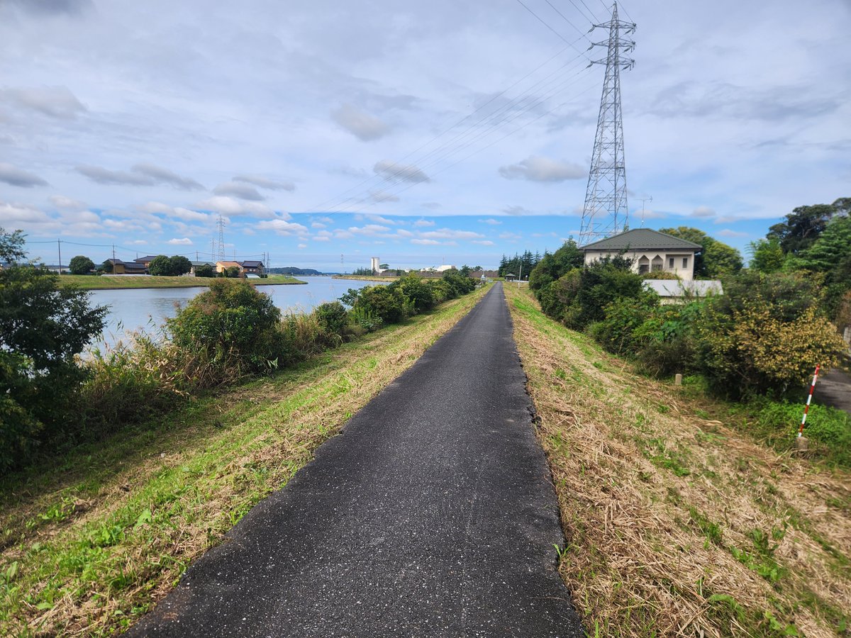 ProjectBicky's tweet photo. おはようございます☀️
秋風が気持ちよいのでトレーニングライド🚴‍♂️💨
もうすぐ手賀沼なので様子見ながら走ってきます🎵

#ロードバイク
#トレーニングライド
#手賀川
#朝活 https://t.co/Ktp2NCe1PR