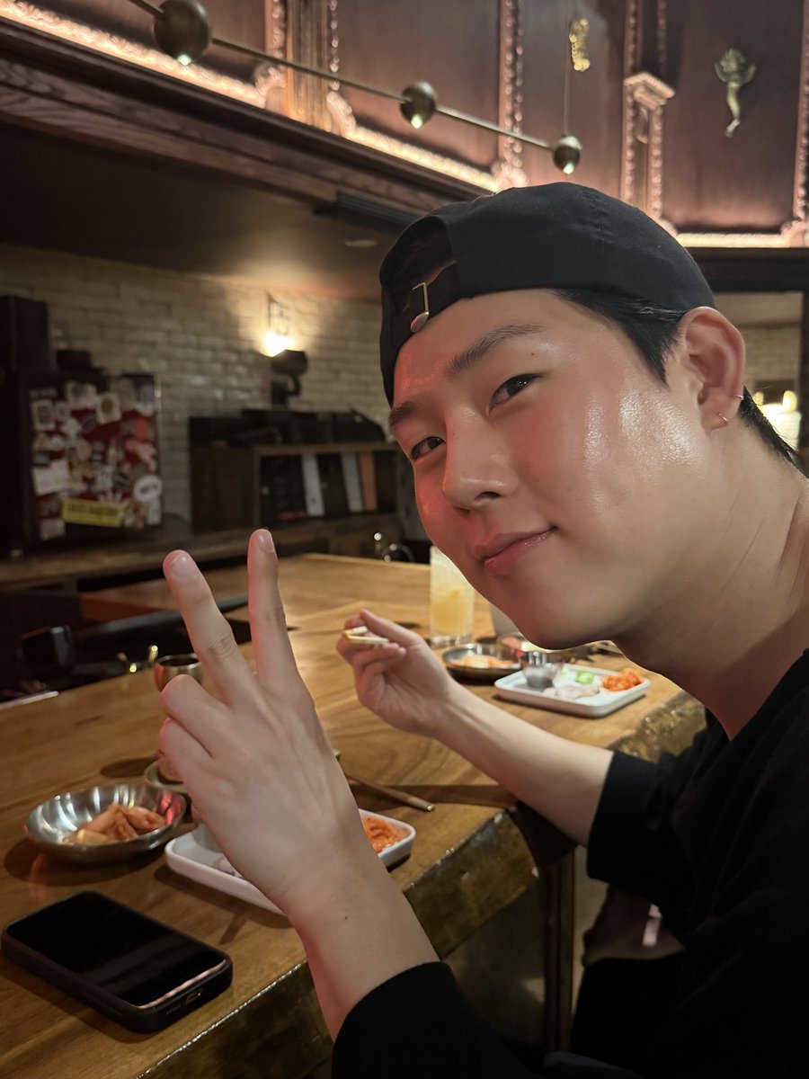 OfficialMONSTAX's tweet photo. 우리 브라더 생일 너무 축하하고
항상 열정으로 에너지 넘치게 
옆 사람들 까지 기분 좋게 만들어줘서 고맙다잉!
창균이 없는 동안 창균이 몫까지 소화하느라 숨차하는 거 딱하지만 조금만 더 힘내자!!!!!! 사랑하고 건강하고 Happy birthday brotha!!!!❤️‍🔥 #기현 https://t.co/ru5KuNeMVS