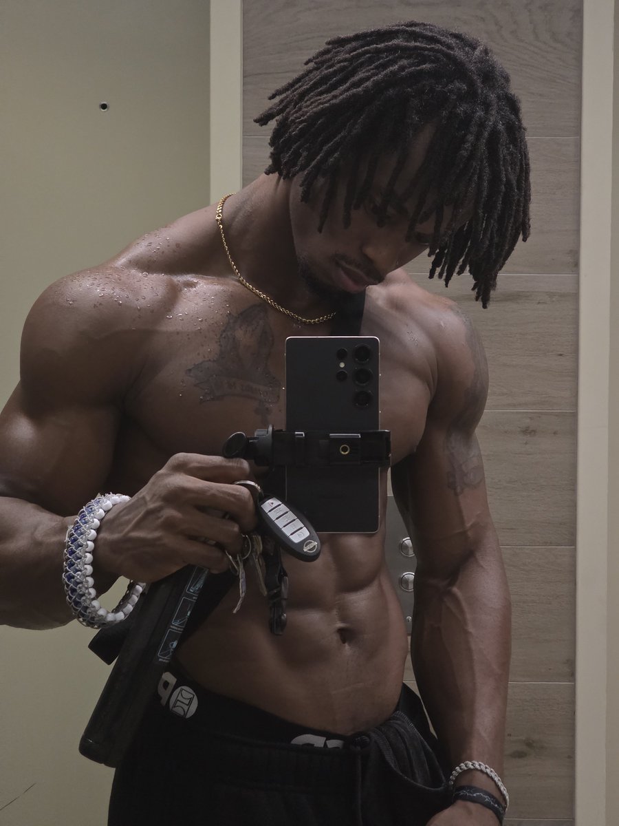 xyade300's tweet photo. Rain has never looked better 💪🏾✨️ https://t.co/BrRfuYwIll