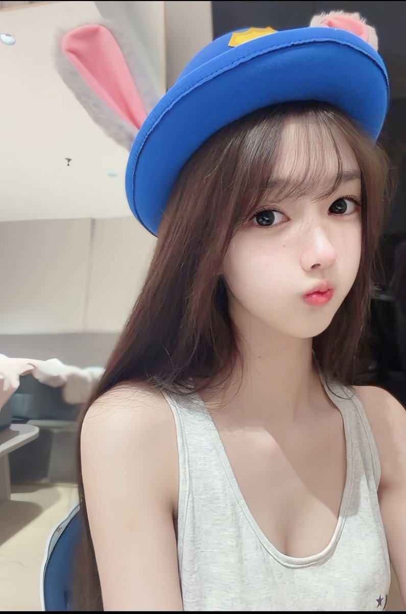 KLachioma's tweet photo. 早上09：12新拍的

有人想要锐评一下我20岁的福嘛😌

（拒绝人机）赶紧看，我要删了

真没有🚪流言2我真给呀 https://t.co/Ng8Rhnjg0u