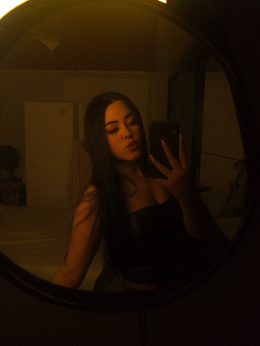 loveecarti's tweet photo. “ai que mulher de esquerda é feia e blabla”

eu sendo bizarra https://t.co/gL6kKWXROx