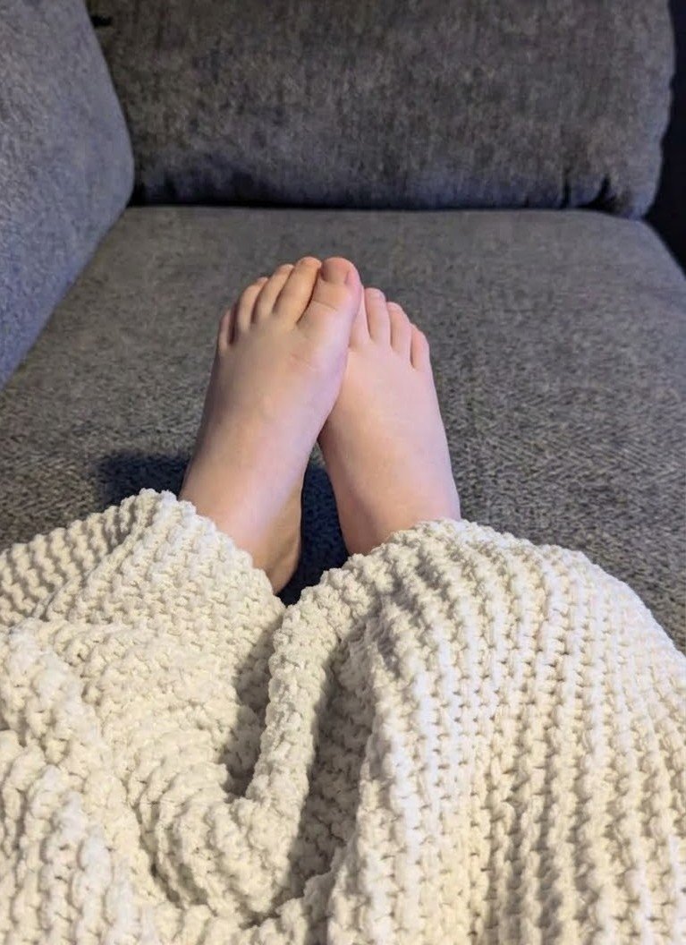 Wary_Sub's tweet photo. Time to relax! Hope everyone is having a good night! 
#beta #sub #cuck #smallfeet #feet #lookingforMommy #sph https://t.co/fycc3VHa3t